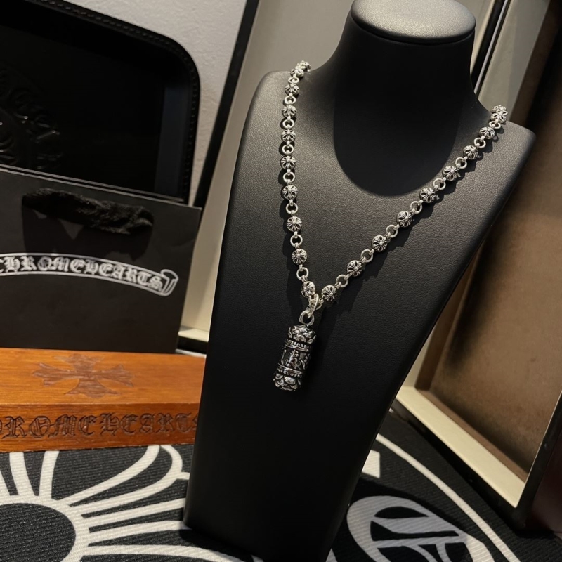 Ch*0me He**ts necklaces